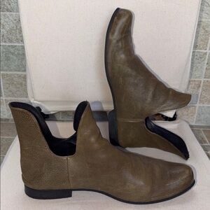 Wome Olive green  Leather all year round shoes. All leather inside and out.